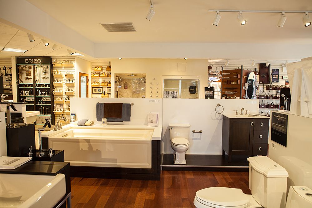 Bathroom tub, toilets and other fixtures in showroom | kitchen and bathroom supply store Plymouth Meeting, PA | Weinstein Collegeville